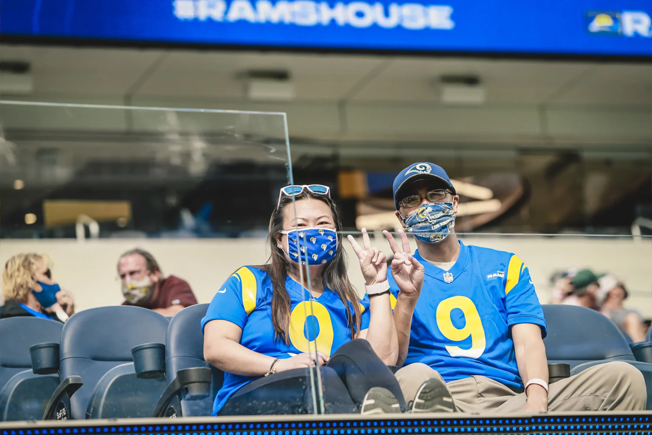 couple at sofi stadium